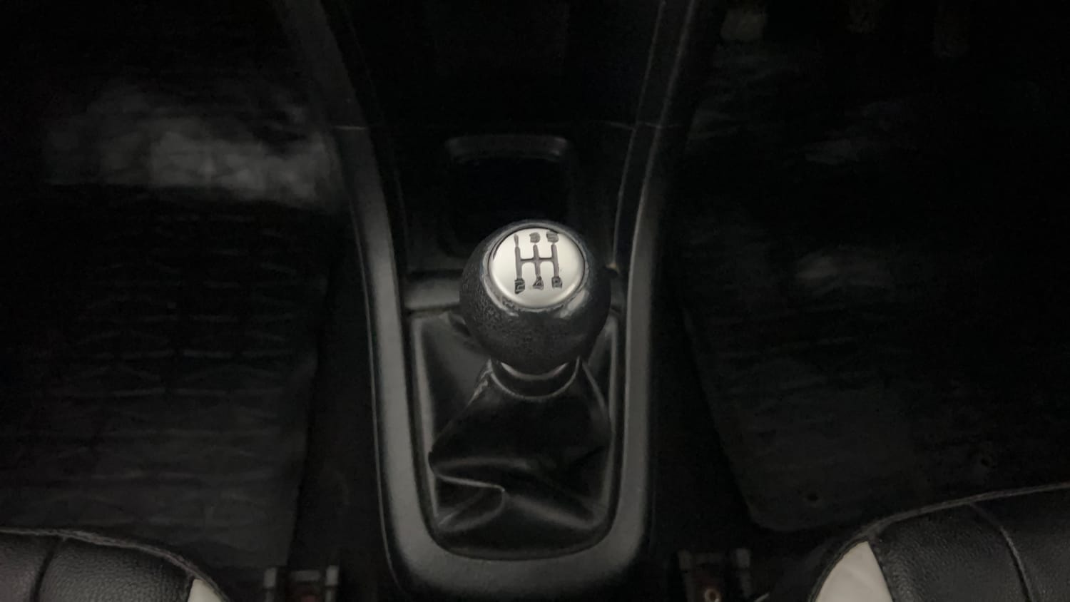 Used 2012 Maruti Suzuki Swift VXi Petrol Manual interior GEAR  KNOB VIEW
