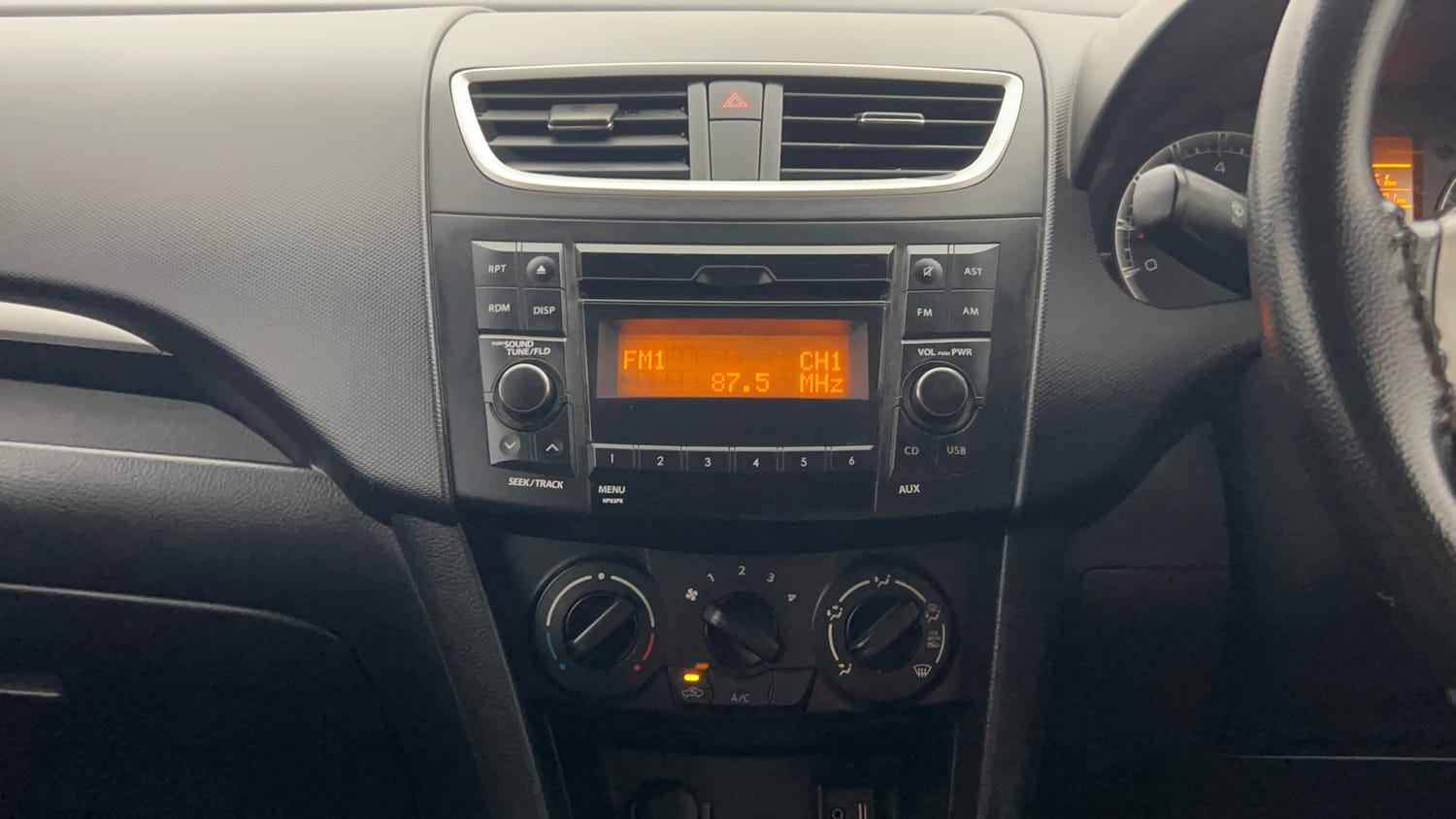 Used 2015 Maruti Suzuki Swift VXi Petrol Manual top_features Integrated (in-dash) music system