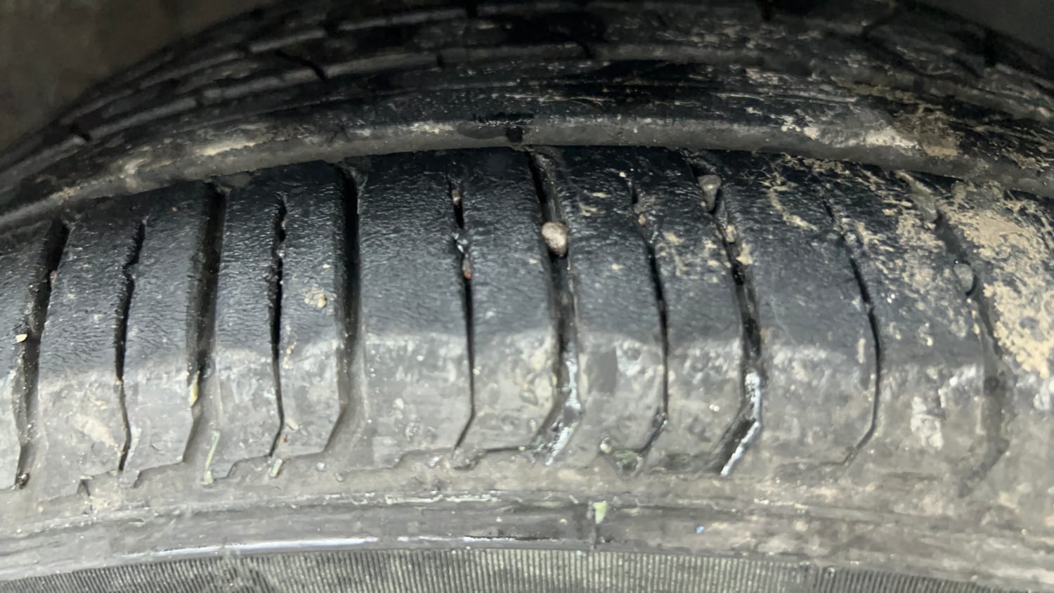 Used 2025 Hyundai New i20 Asta (O) 1.2 IVT Petrol Automatic tyres RIGHT FRONT TYRE TREAD VIEW