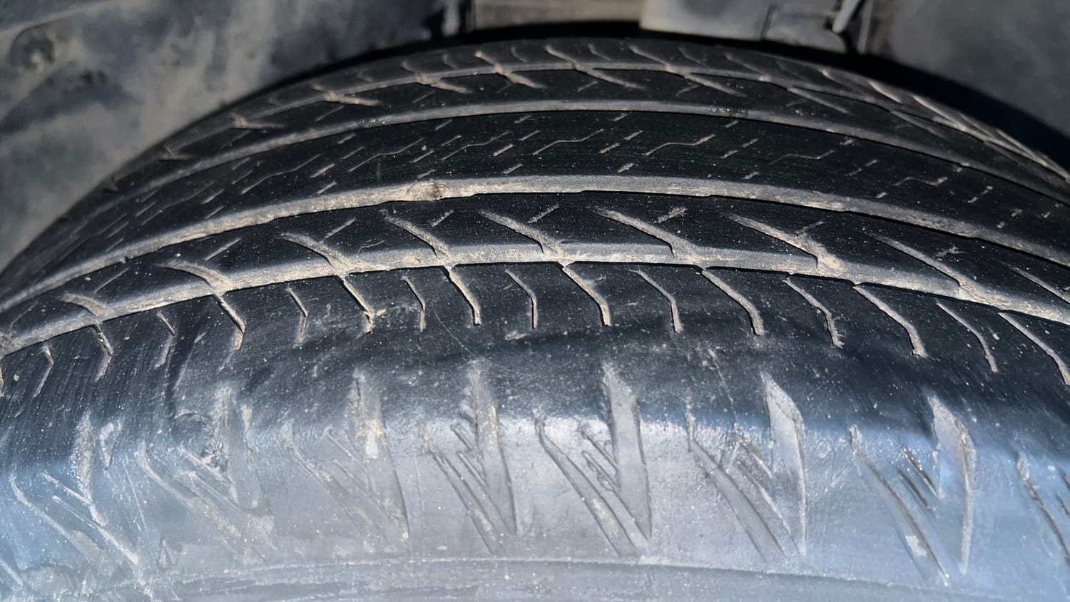 Used 2022 Tata Safari XZA Plus Diesel Automatic tyres LEFT FRONT TYRE TREAD VIEW