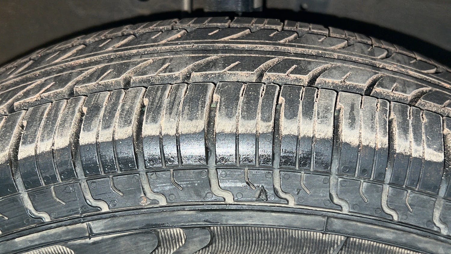 Used 2015 Maruti Suzuki Swift VXi Petrol Manual tyres RIGHT FRONT TYRE TREAD VIEW