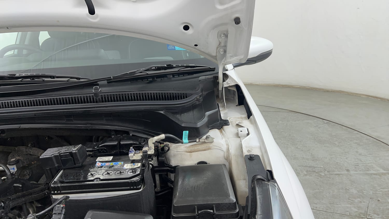 Used 2025 Hyundai New i20 Asta (O) 1.2 IVT Petrol Automatic engine ENGINE LEFT SIDE HINGE & APRON VIEW