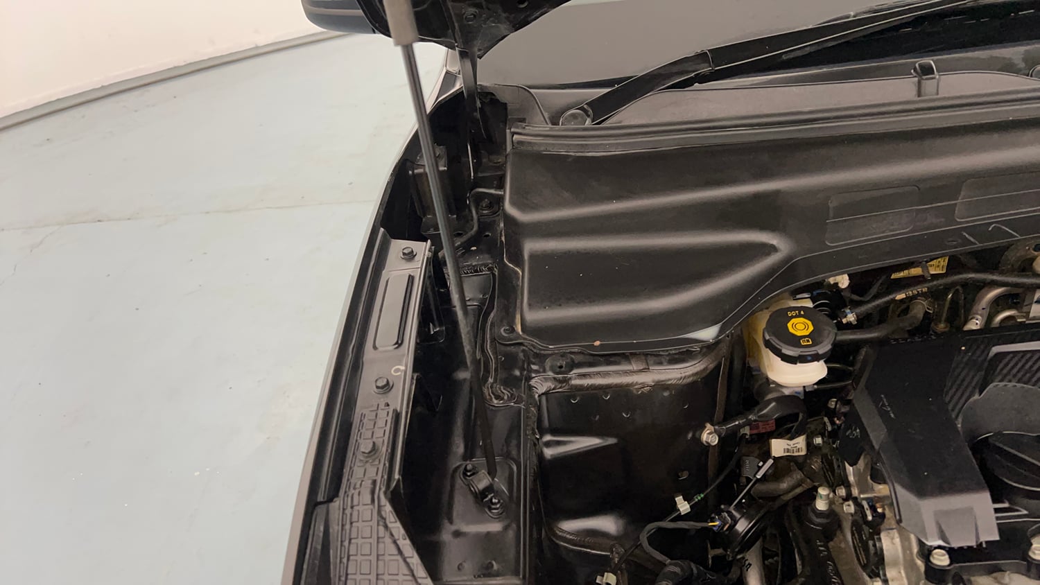 Used 2023 Hyundai Creta SX 1.5 Petrol Petrol Manual engine ENGINE RIGHT SIDE HINGE & APRON VIEW