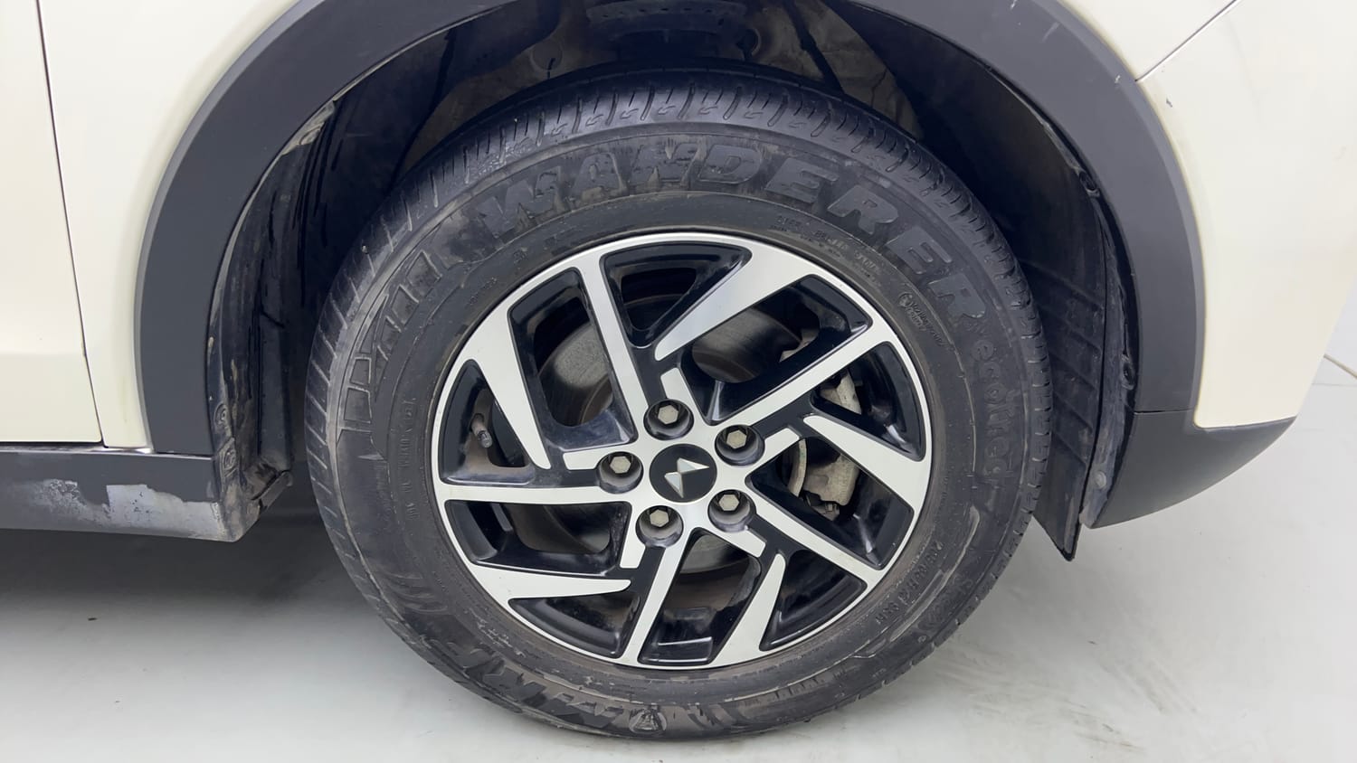 2023 Mahindra XUV 300 W8 1.2 Petrol-32