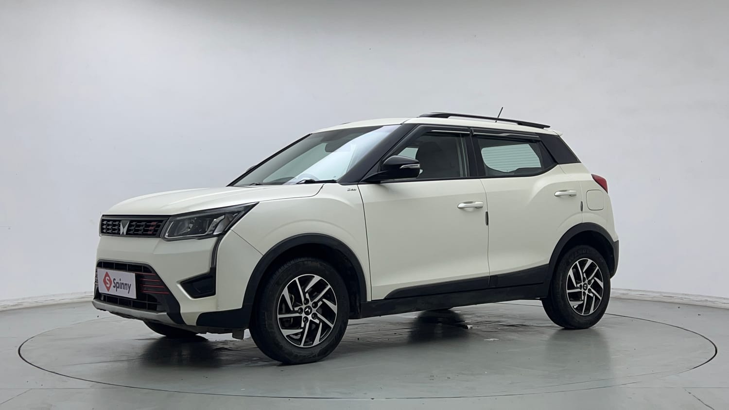2023 Mahindra XUV 300 W8 1.2 Petrol