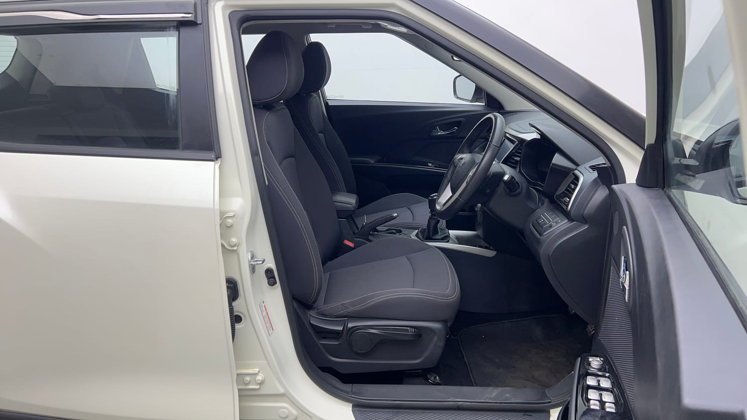 2023 Mahindra XUV 300 W8 1.2 Petrol-17
