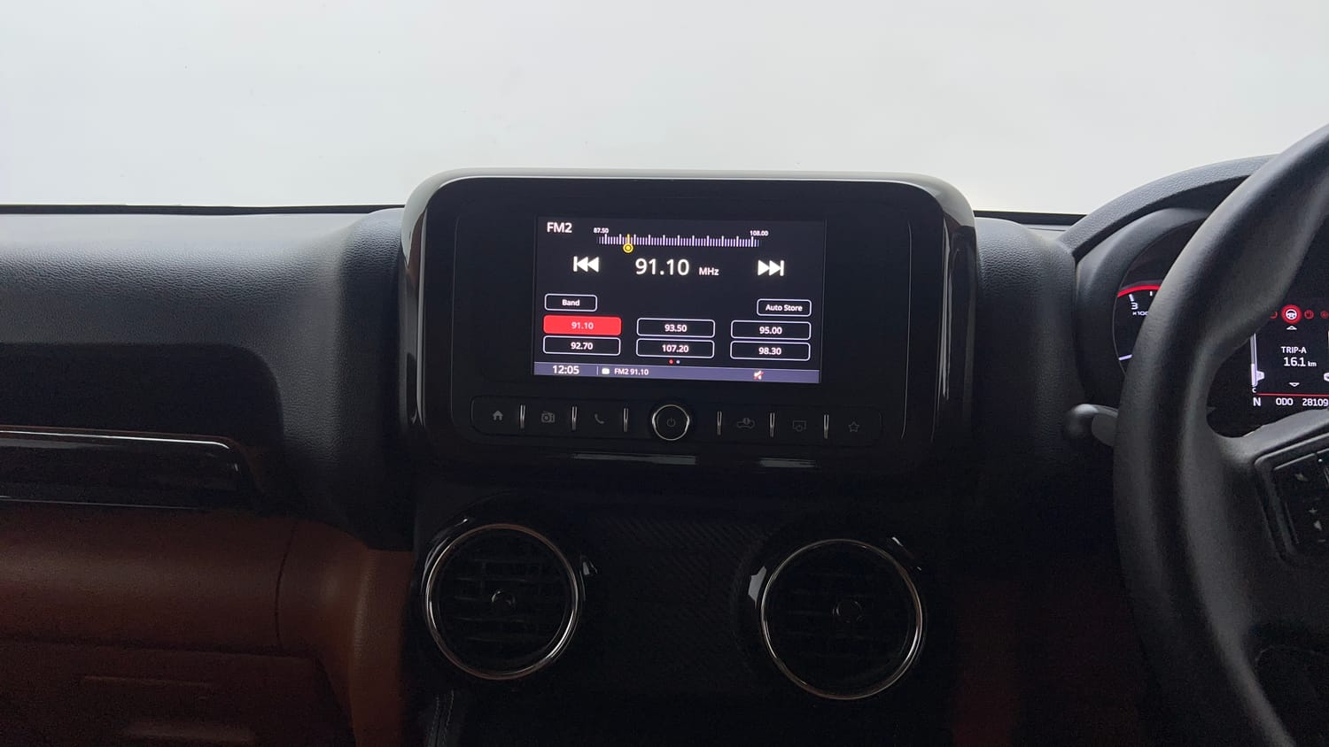 Used 2022 mahindra Thar LX Hard Top Petrol MT 4WD Petrol Manual top_features Integrated (in-dash) music system