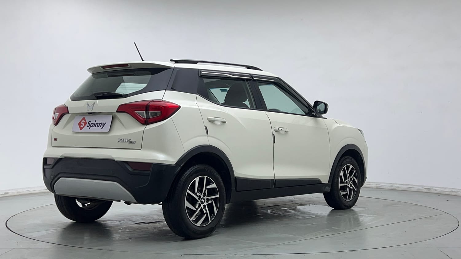 2023 Mahindra XUV 300 W8 1.2 Petrol-4