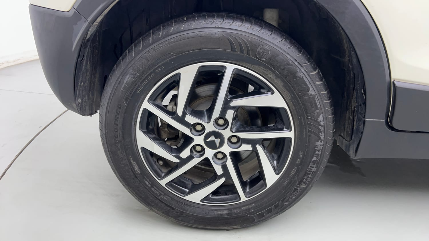 2023 Mahindra XUV 300 W8 1.2 Petrol-33