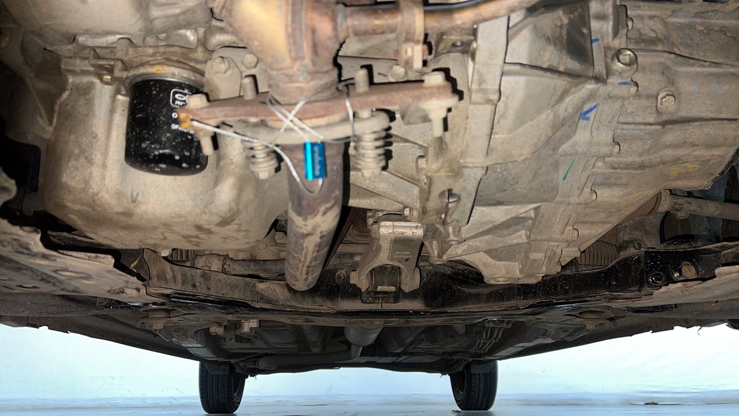 Used 2023 Maruti Suzuki Ertiga VXi (O) Petrol Manual extra FRONT LEFT UNDERBODY VIEW