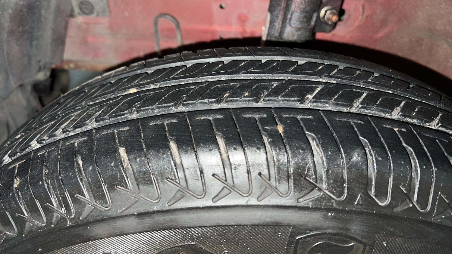 Used 2012 Maruti Suzuki Swift VXi Petrol Manual tyres LEFT FRONT TYRE TREAD VIEW