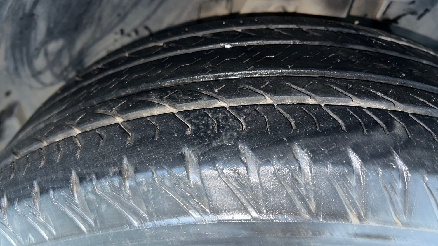 Used 2022 Tata Safari XZA Plus Diesel Automatic tyres RIGHT FRONT TYRE TREAD VIEW