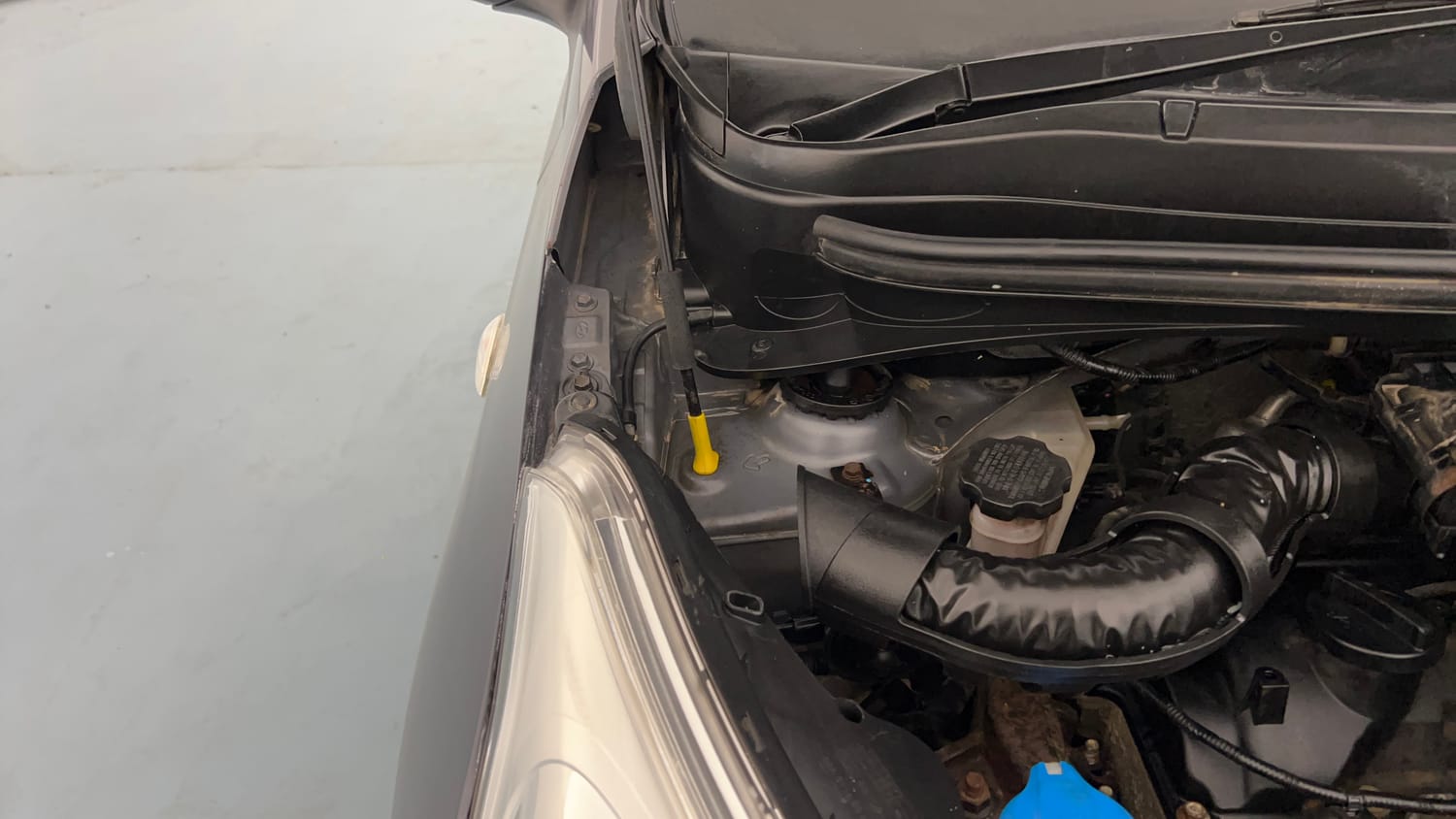Used 2014 Hyundai Grand i10 Magna 1.2 Kappa VTVT Petrol Manual engine ENGINE RIGHT SIDE HINGE & APRON VIEW