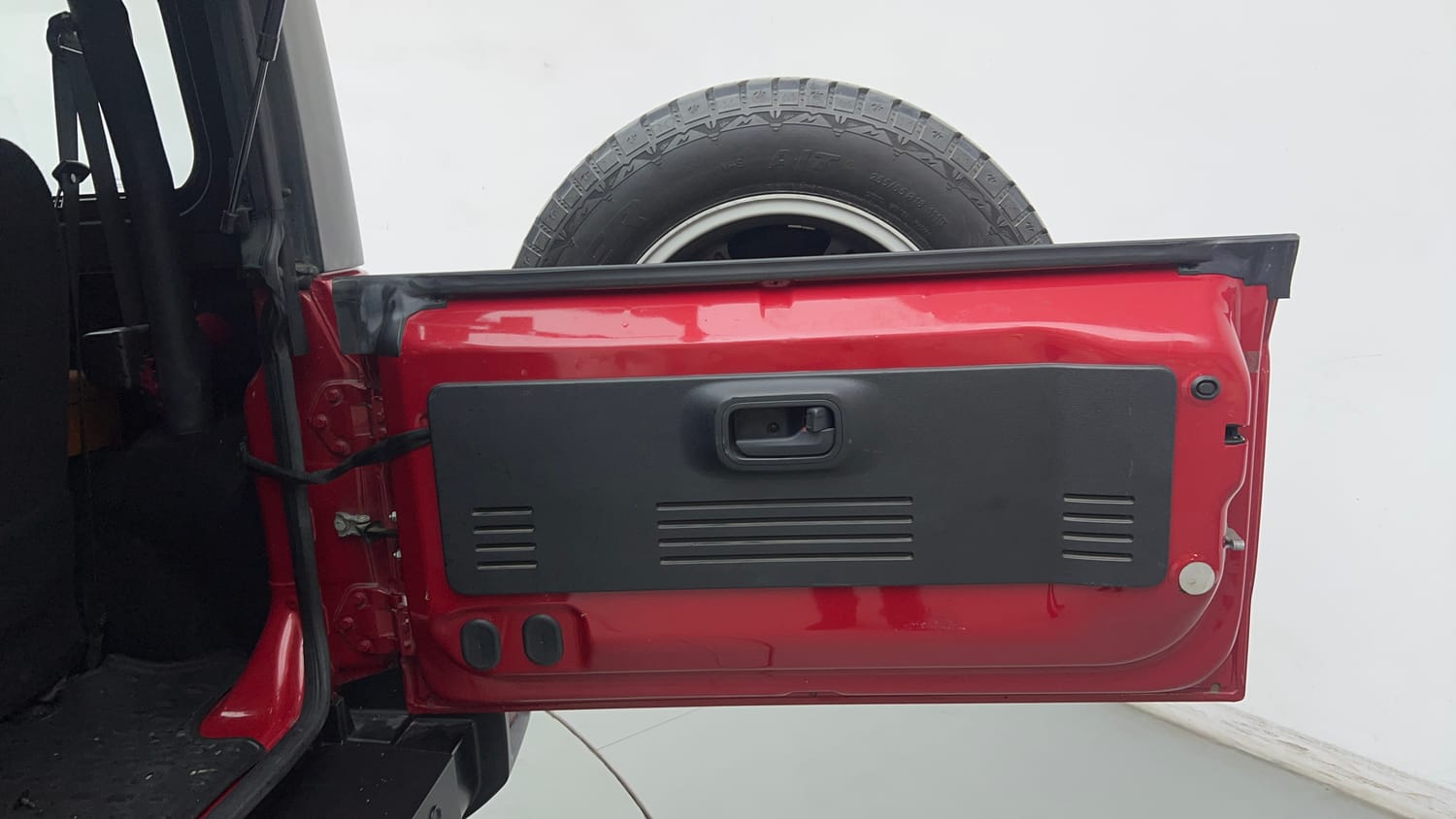Used 2022 mahindra Thar LX Hard Top Petrol MT 4WD Petrol Manual interior DICKY DOOR OPEN VIEW