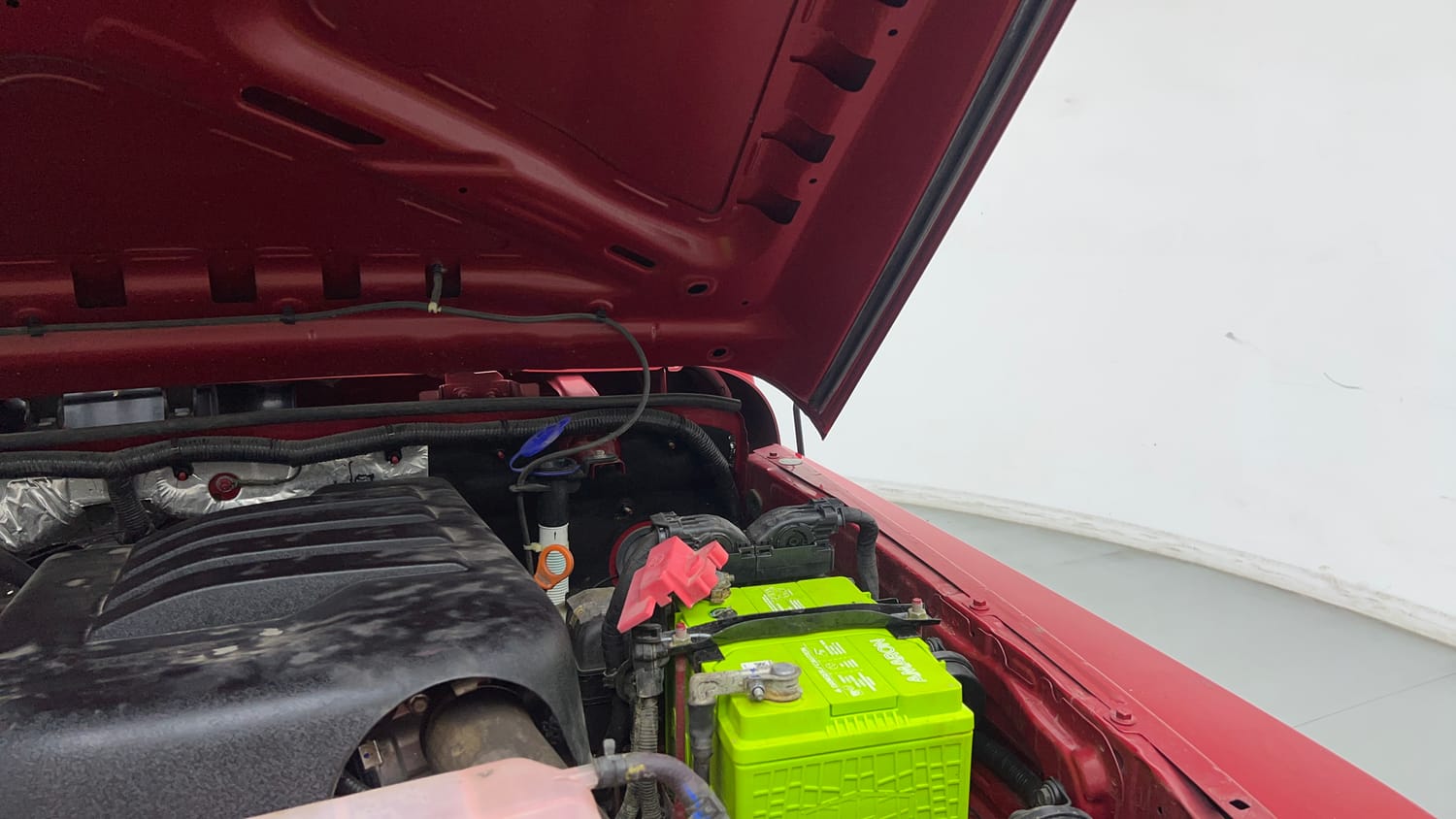 Used 2022 mahindra Thar LX Hard Top Petrol MT 4WD Petrol Manual engine ENGINE LEFT SIDE HINGE & APRON VIEW
