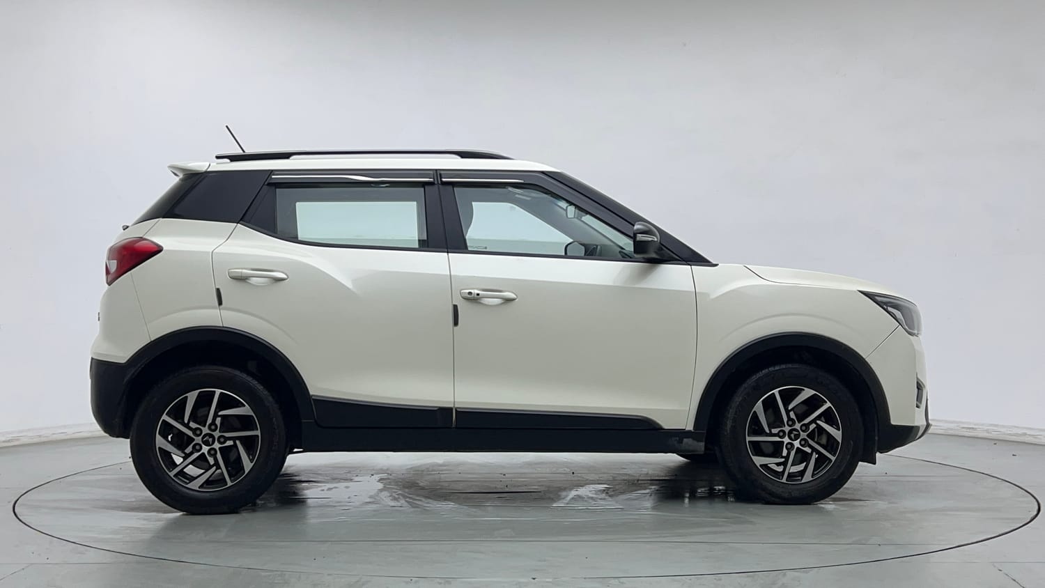 2023 Mahindra XUV 300 W8 1.2 Petrol-5