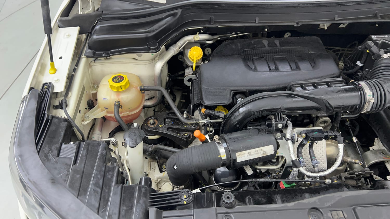 2023 Mahindra XUV 300 W8 1.2 Petrol-29