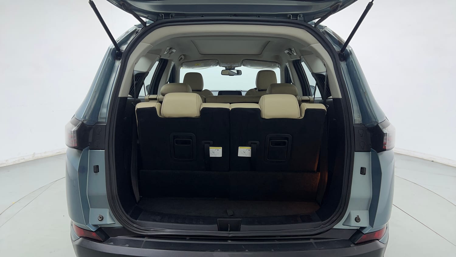 Used 2022 Tata Safari XZA Plus Diesel Automatic interior DICKY INSIDE VIEW