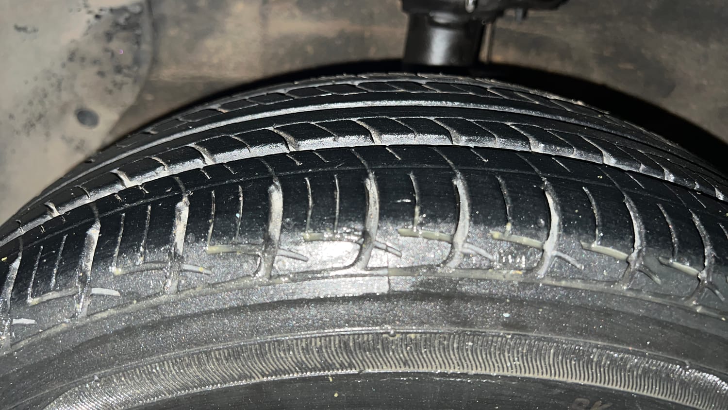 Used 2014 Hyundai Grand i10 Magna 1.2 Kappa VTVT Petrol Manual tyres LEFT FRONT TYRE TREAD VIEW