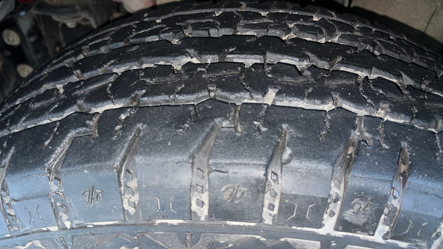 Used 2022 mahindra Thar LX Hard Top Petrol MT 4WD Petrol Manual tyres LEFT FRONT TYRE TREAD VIEW
