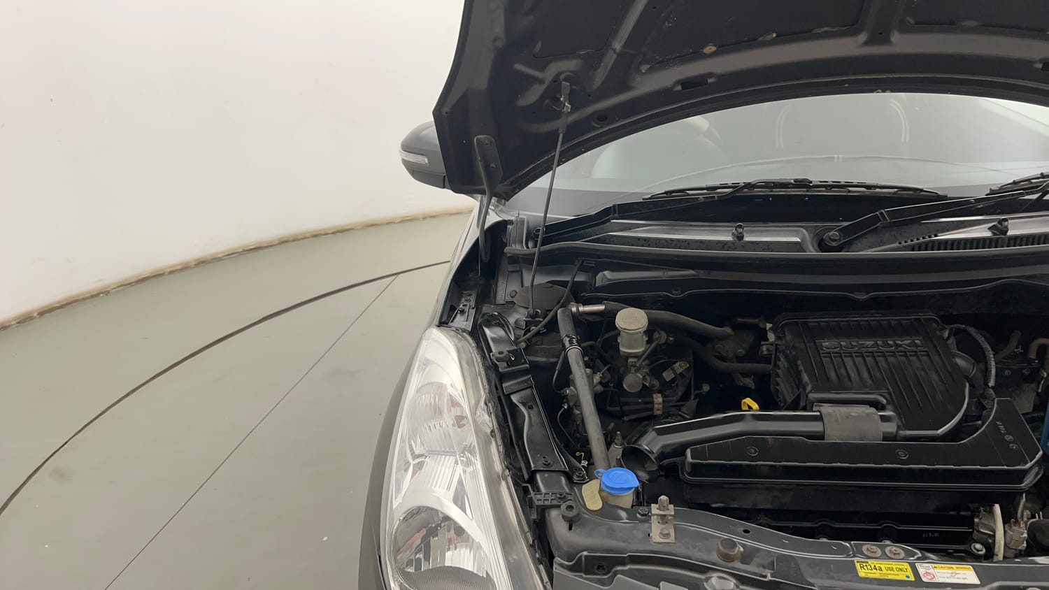Used 2015 Maruti Suzuki Swift VXi Petrol Manual engine ENGINE RIGHT SIDE HINGE & APRON VIEW