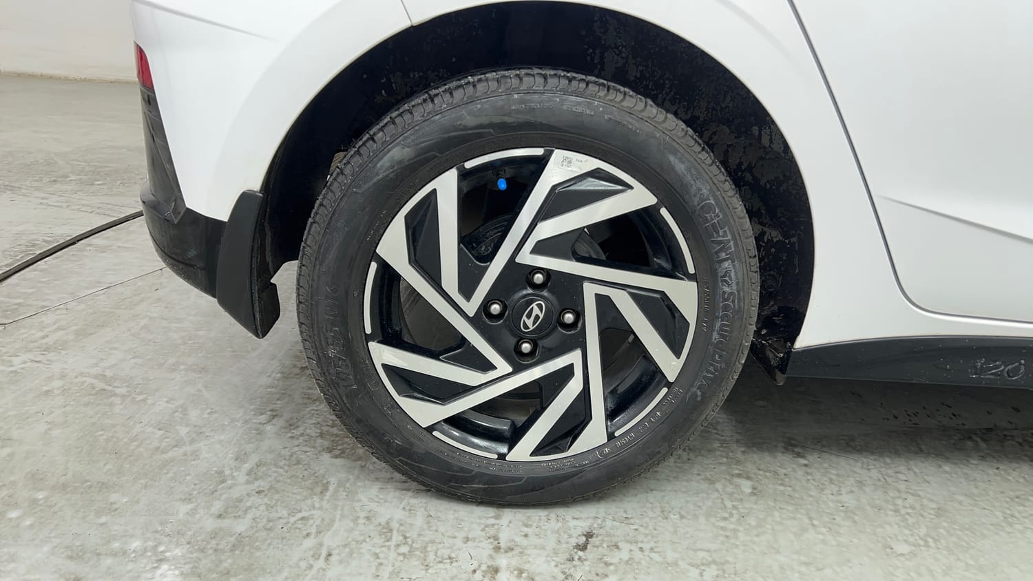 Used 2025 Hyundai New i20 Asta (O) 1.2 IVT Petrol Automatic tyres RIGHT REAR TYRE RIM VIEW