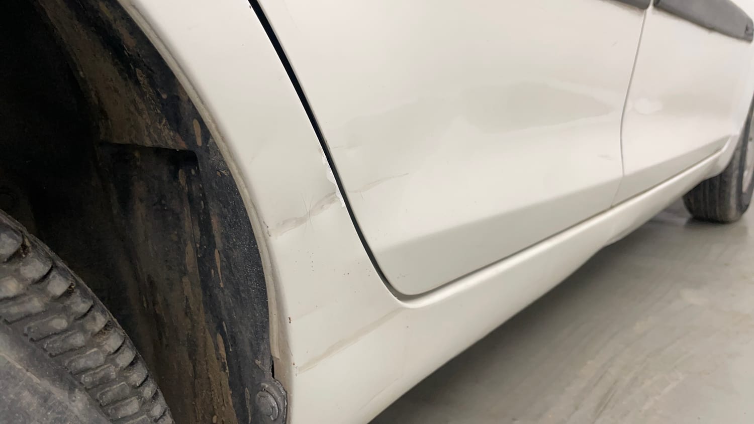 Used 2017 Maruti Suzuki Swift Lxi (O) Petrol Manual dents MINOR SCRATCH