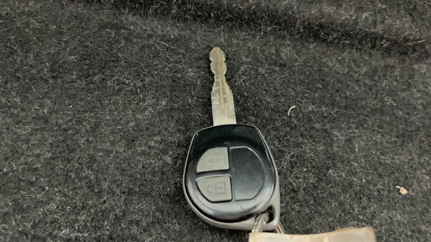 Used 2015 Maruti Suzuki Swift VXi Petrol Manual extra CAR KEY VIEW