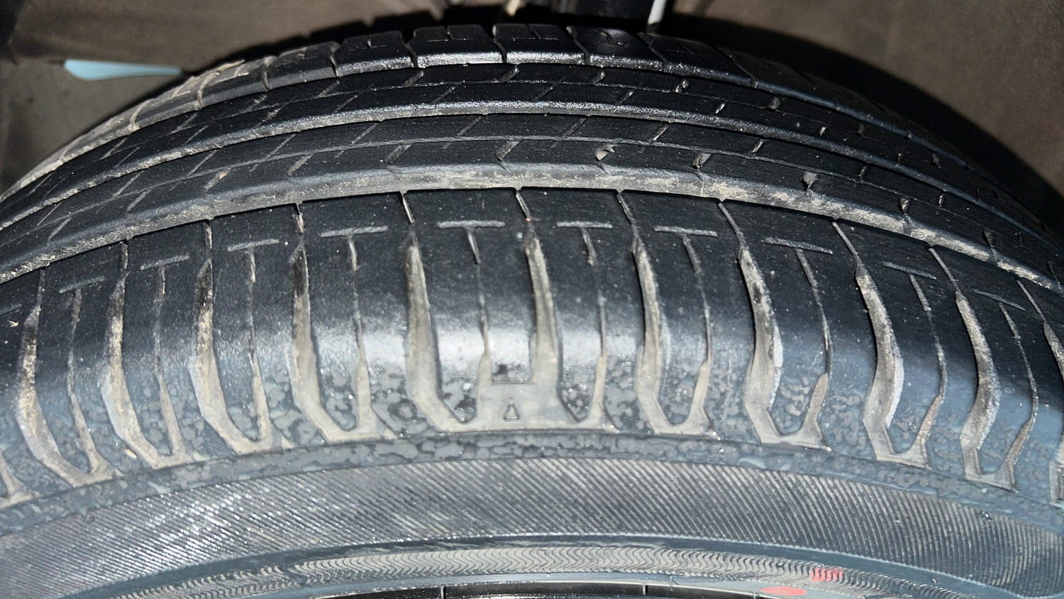 Used 2023 Maruti Suzuki Ertiga VXi (O) Petrol Manual tyres LEFT FRONT TYRE TREAD VIEW