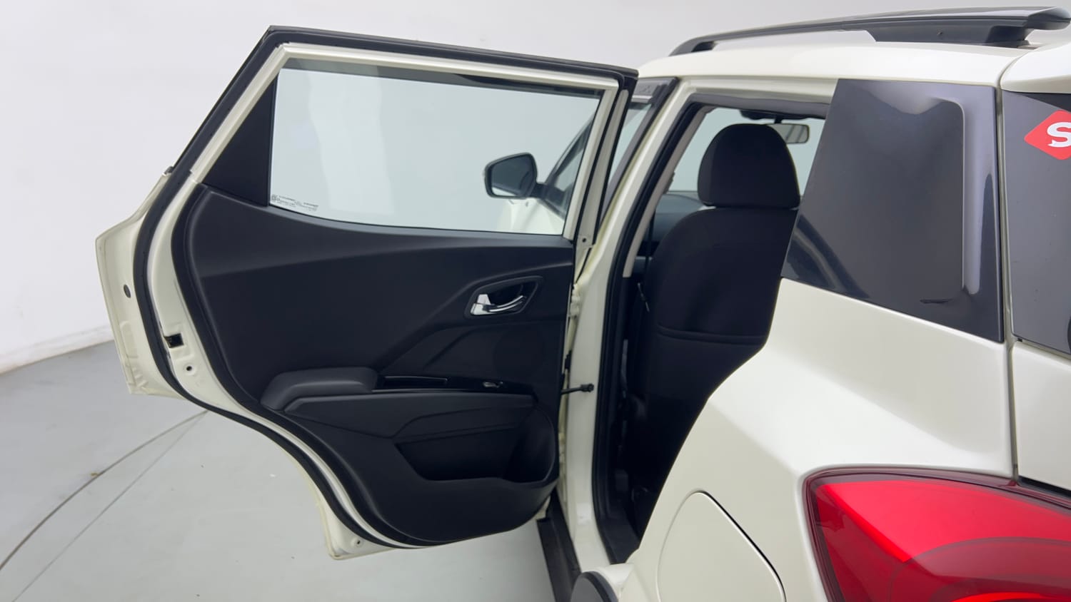 2023 Mahindra XUV 300 W8 1.2 Petrol-22