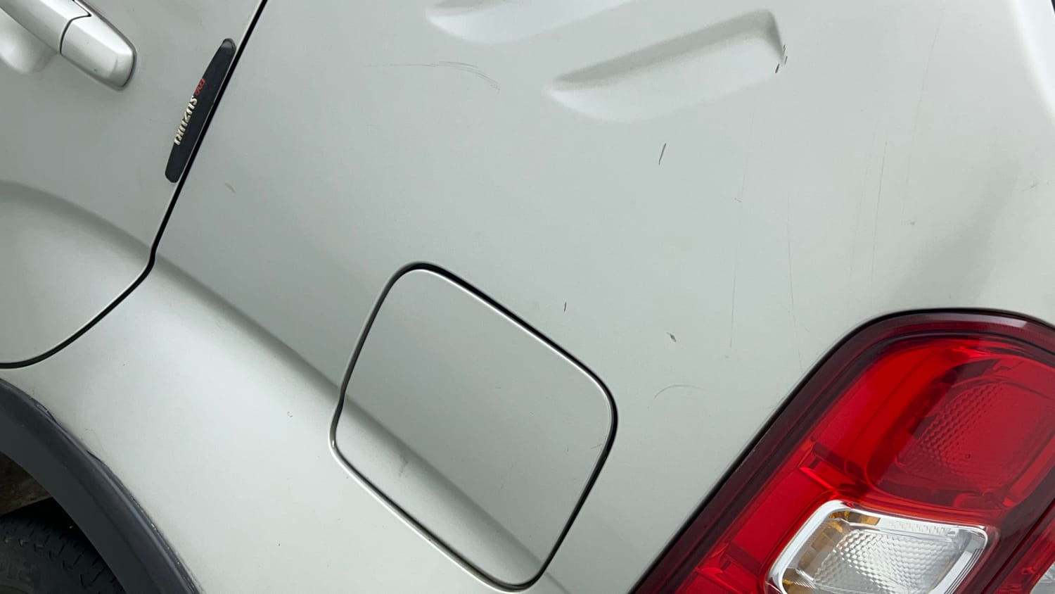 Used 2020 Maruti Suzuki Ignis Zeta 1.2 MT Petrol Manual dents MINOR SCRATCH