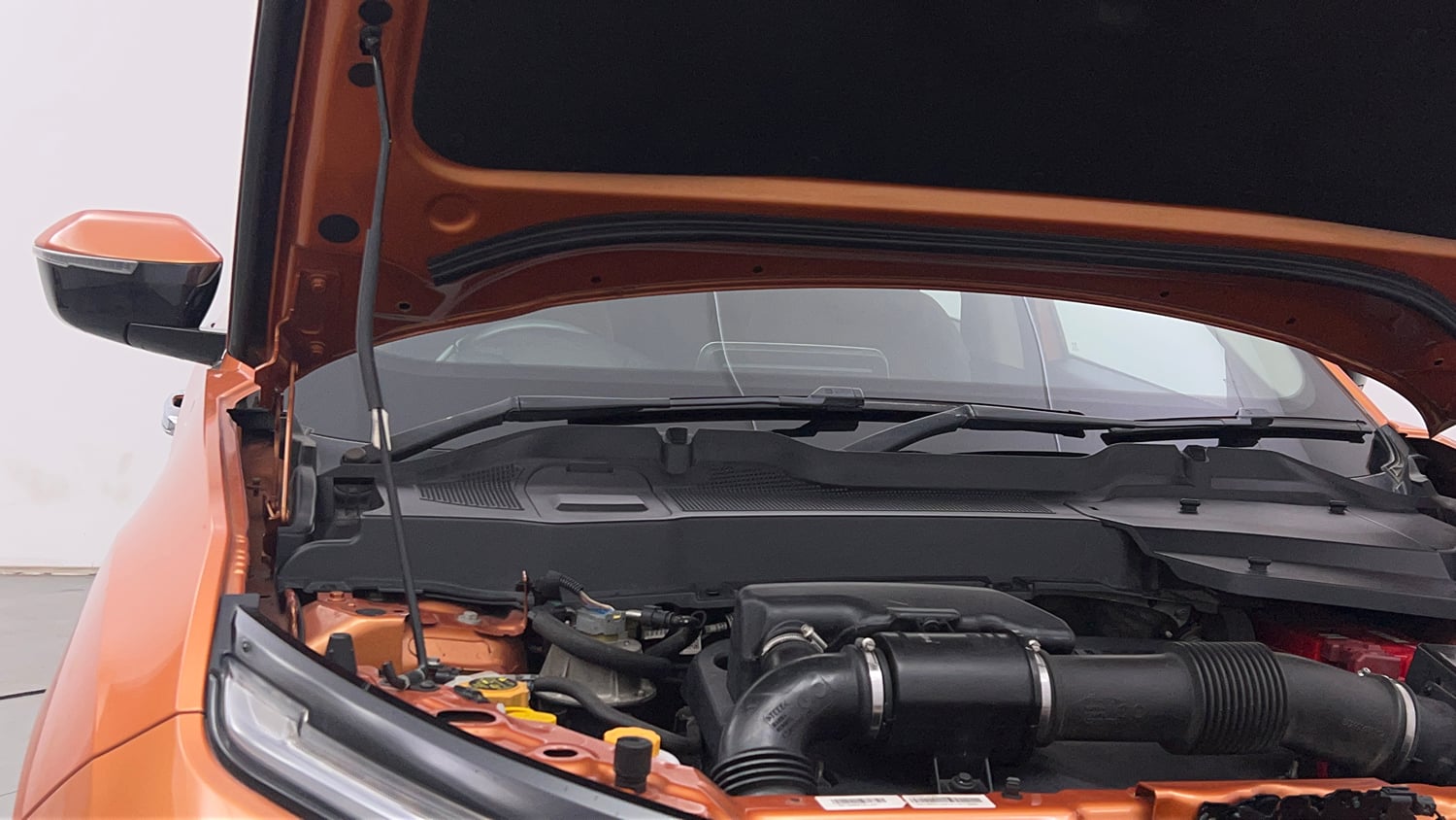 Used 2019 Tata Harrier XZ Diesel Manual engine ENGINE RIGHT SIDE HINGE & APRON VIEW