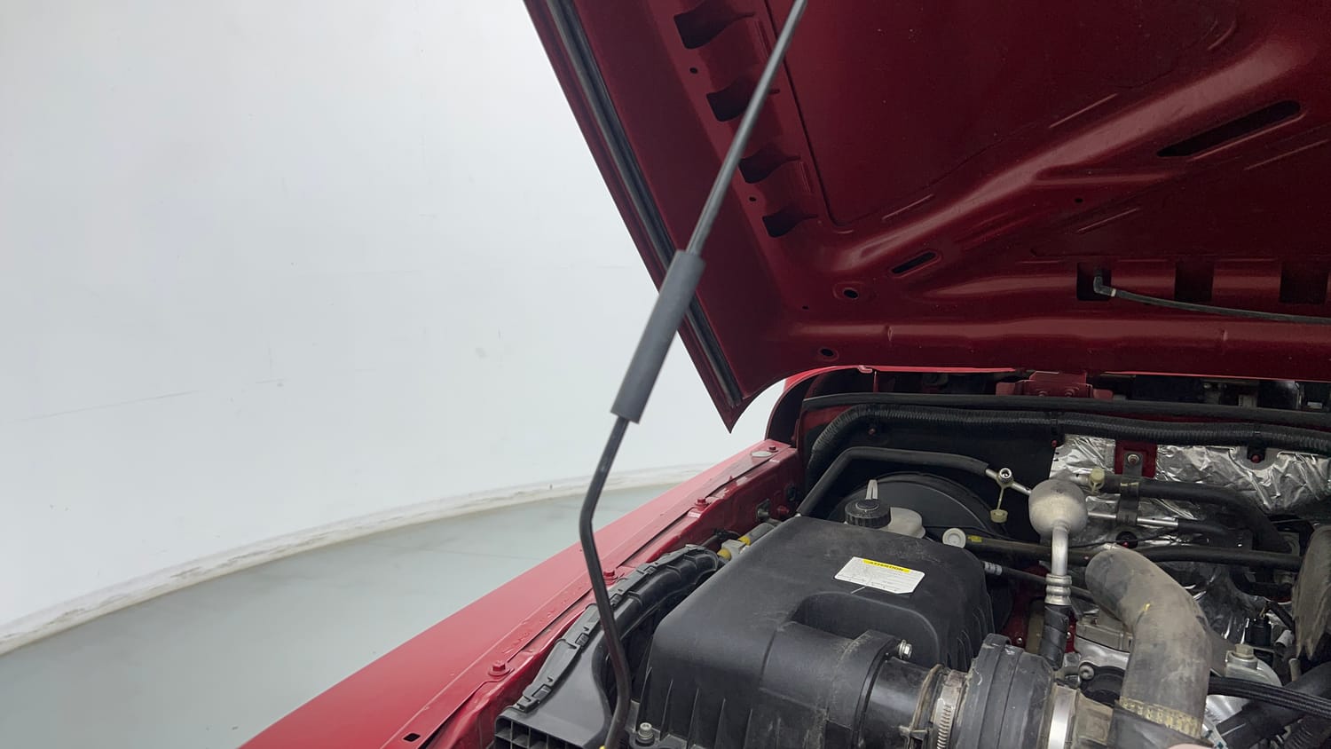 Used 2022 mahindra Thar LX Hard Top Petrol MT 4WD Petrol Manual engine ENGINE RIGHT SIDE HINGE & APRON VIEW