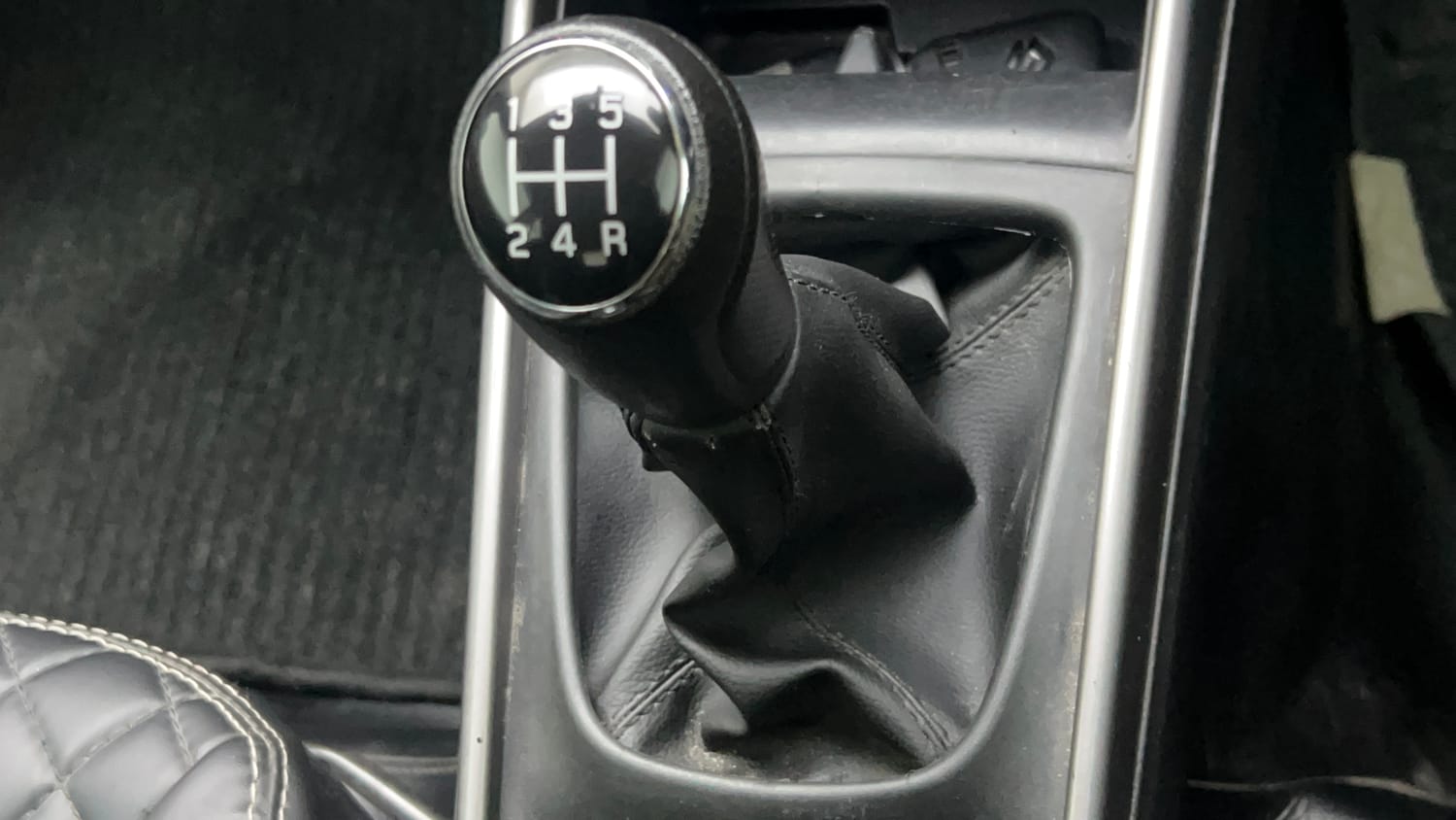 Used 2020 Maruti Suzuki Baleno Alpha Petrol Manual interior GEAR  KNOB VIEW