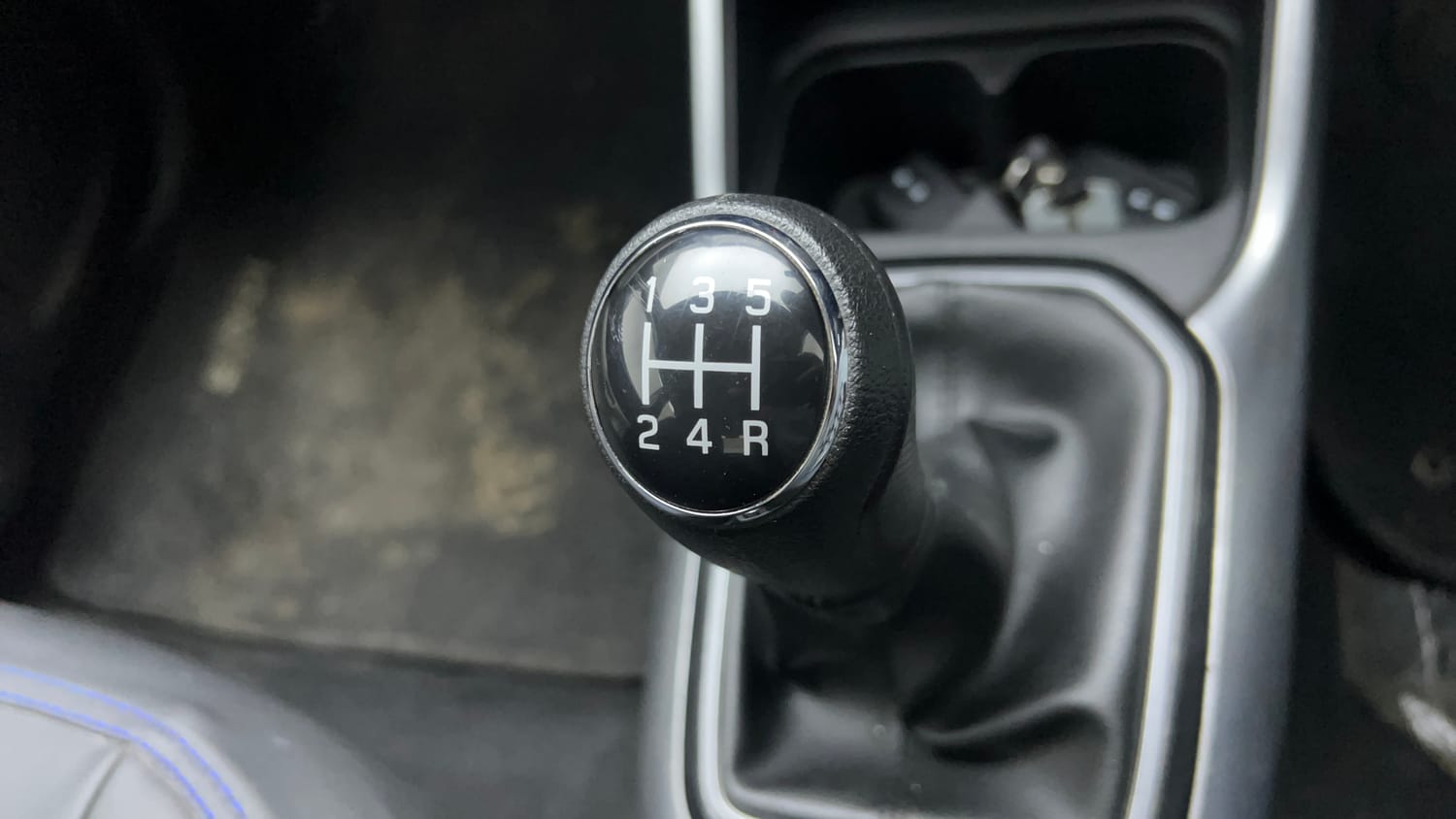 Used 2020 Maruti Suzuki Ignis Zeta 1.2 MT Petrol Manual interior GEAR  KNOB VIEW