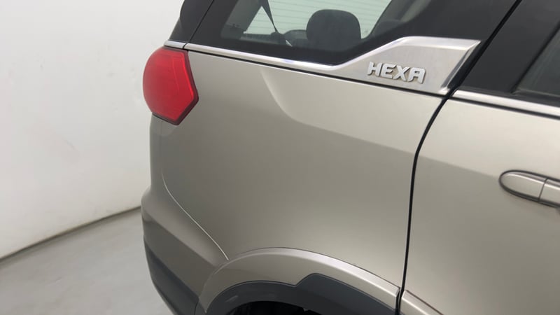 Used 2017 Tata Hexa XM 4x2 7 STR Diesel Manual dents MINOR DENT