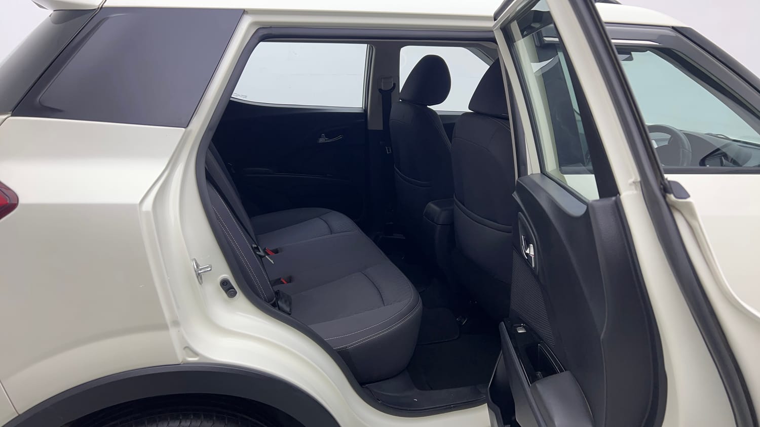 2023 Mahindra XUV 300 W8 1.2 Petrol-18