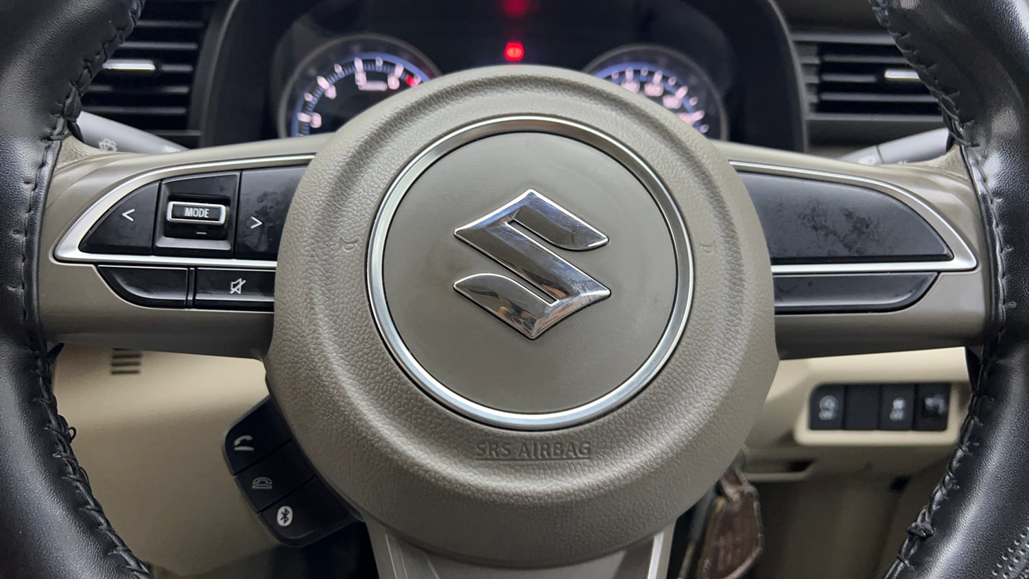Used 2023 Maruti Suzuki Ertiga VXi (O) Petrol Manual top_features Steering mounted controls