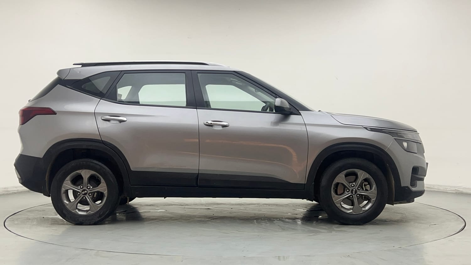 Used 2020 Kia Seltos HTK Plus 1.5 Petrol Manual exterior RIGHT SIDE VIEW