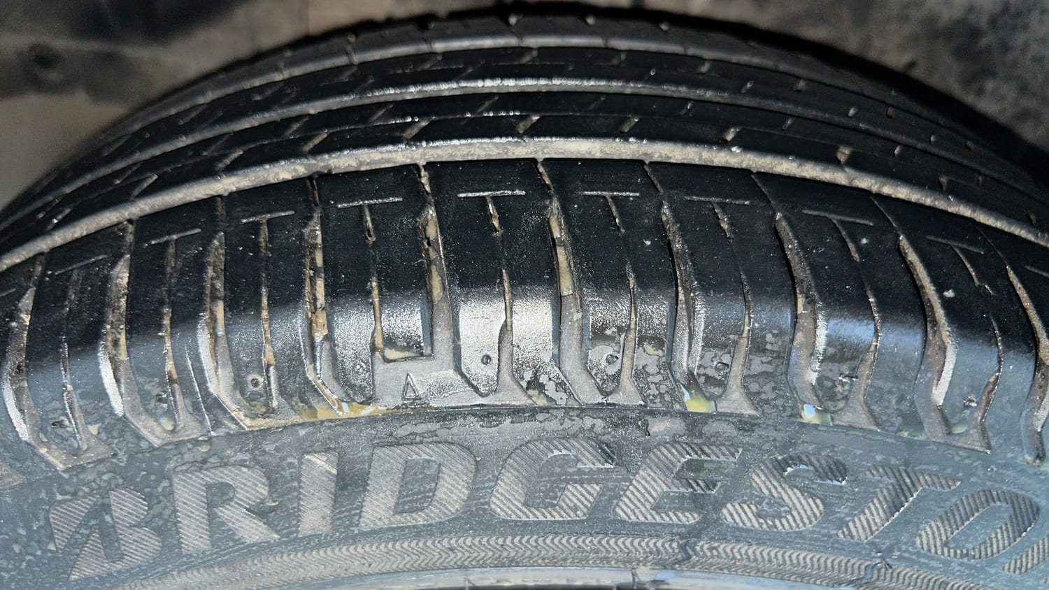 Used 2023 Maruti Suzuki Ertiga VXi (O) Petrol Manual tyres RIGHT REAR TYRE TREAD VIEW
