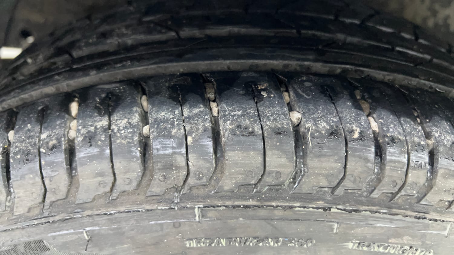 Used 2025 Hyundai New i20 Asta (O) 1.2 IVT Petrol Automatic tyres RIGHT REAR TYRE TREAD VIEW