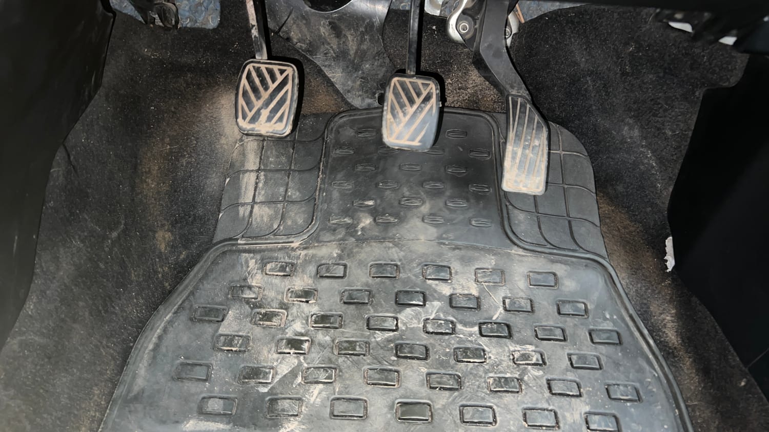 Used 2015 Maruti Suzuki Swift VXi Petrol Manual interior PEDALS VIEW