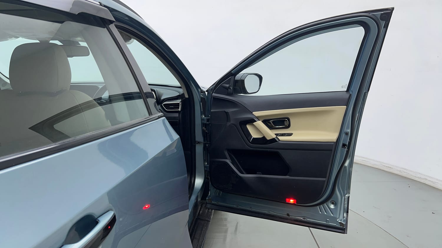 Used 2022 Tata Safari XZA Plus Diesel Automatic interior RIGHT FRONT DOOR OPEN VIEW