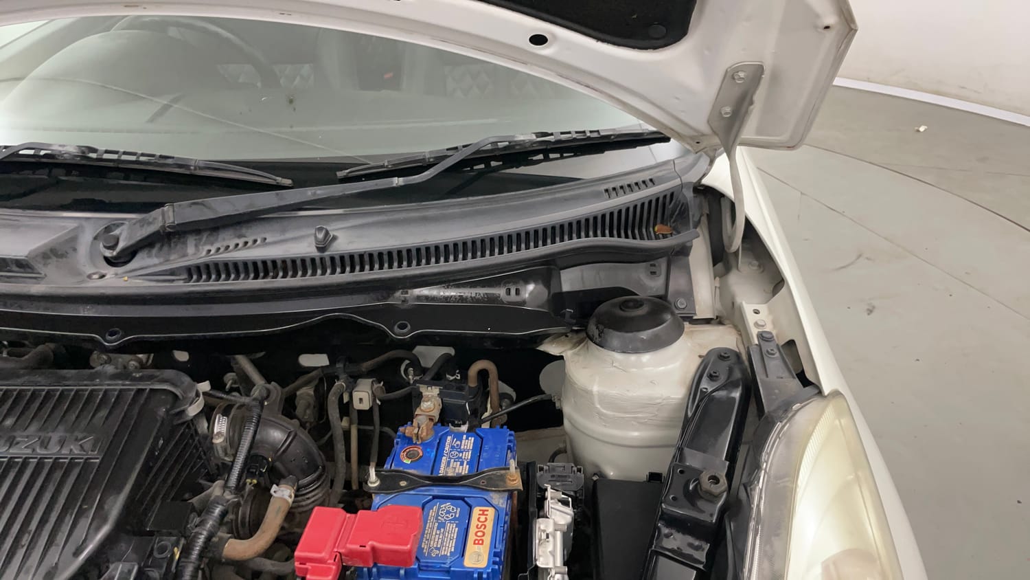 Used 2017 Maruti Suzuki Swift Lxi (O) Petrol Manual engine ENGINE LEFT SIDE HINGE & APRON VIEW