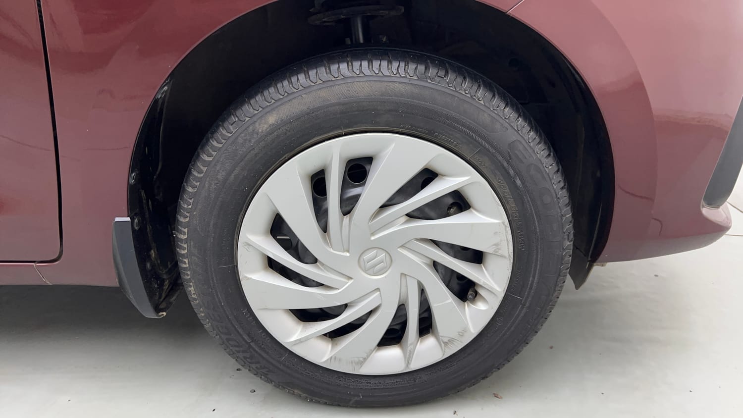 Used 2023 Maruti Suzuki Ertiga VXi (O) Petrol Manual tyres RIGHT FRONT TYRE RIM VIEW