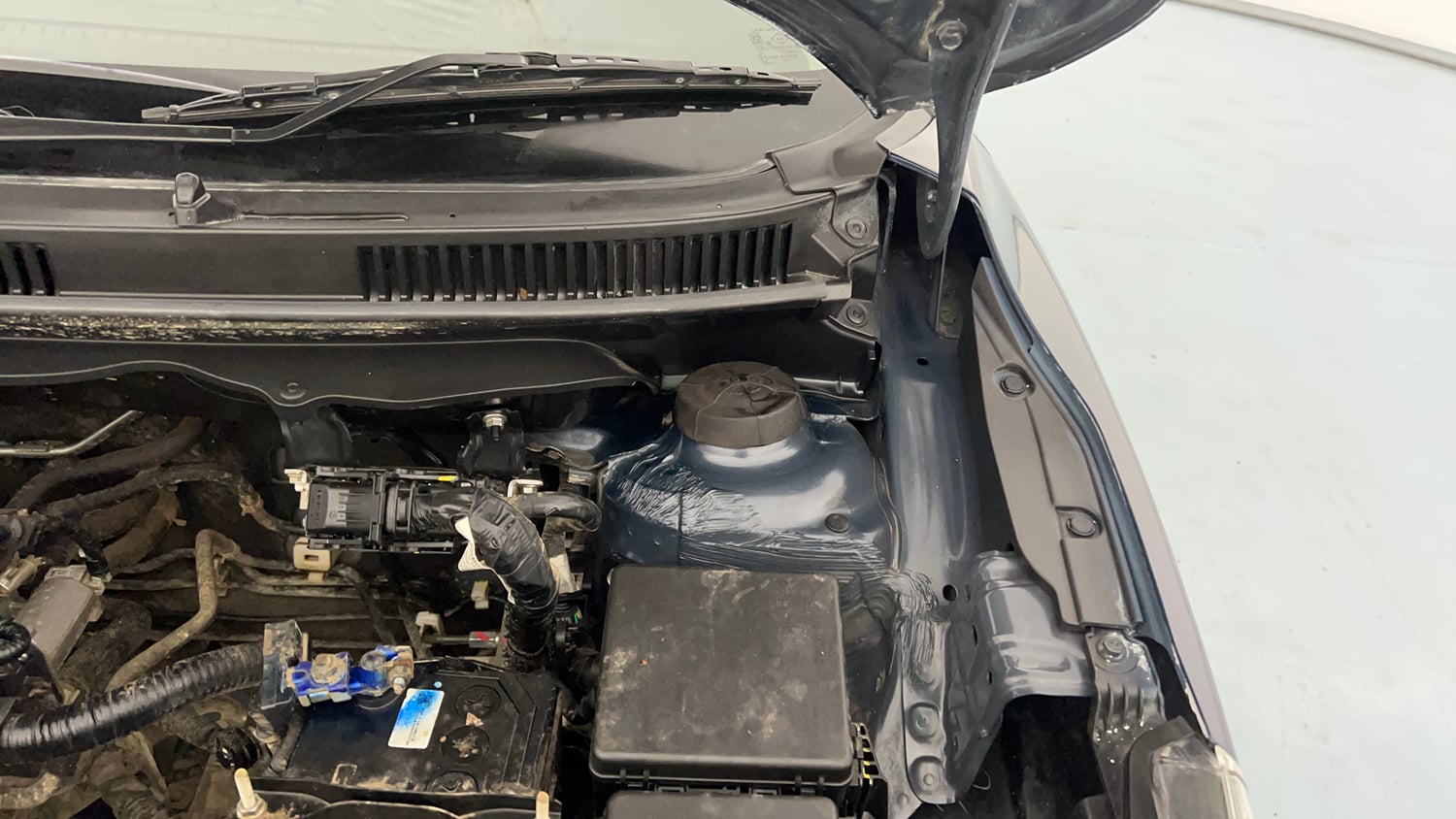 Used 2024 Maruti Suzuki Baleno Alpha MT Petrol Manual engine ENGINE LEFT SIDE HINGE & APRON VIEW