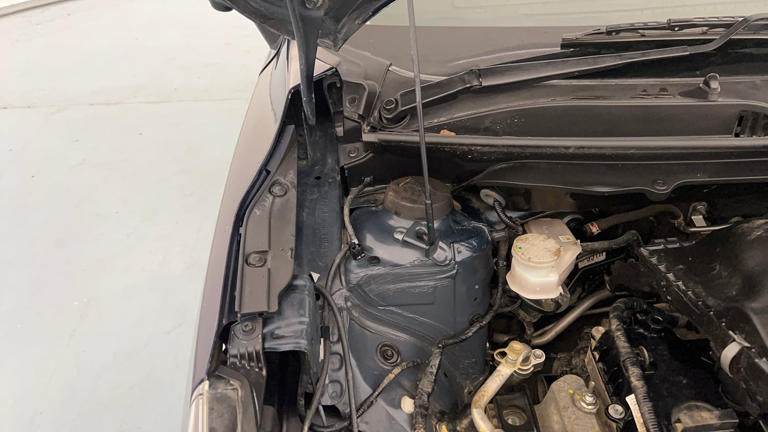 Used 2024 Maruti Suzuki Baleno Alpha MT Petrol Manual engine ENGINE RIGHT SIDE HINGE & APRON VIEW
