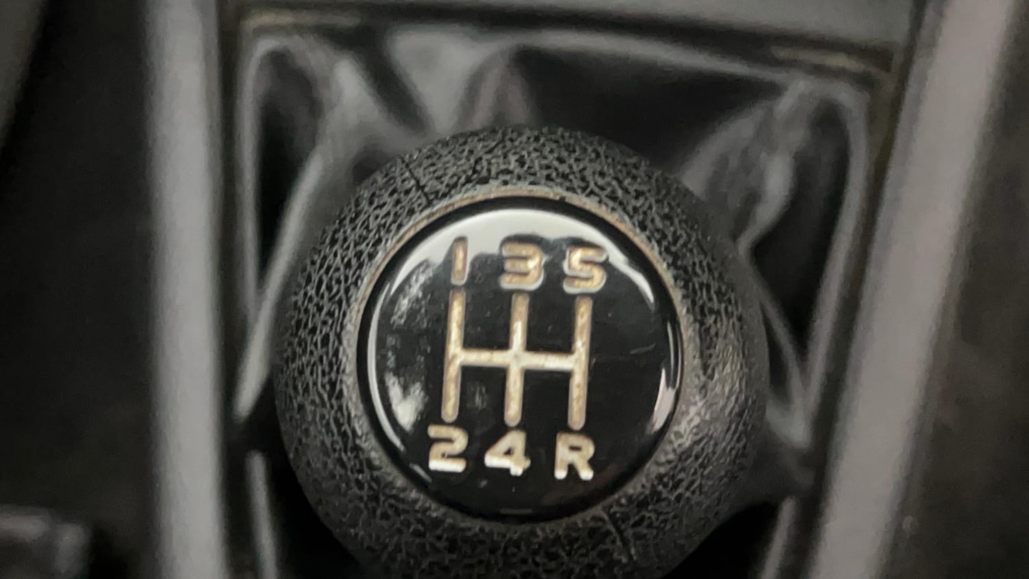 Used 2015 Maruti Suzuki Swift VXi Petrol Manual interior GEAR  KNOB VIEW