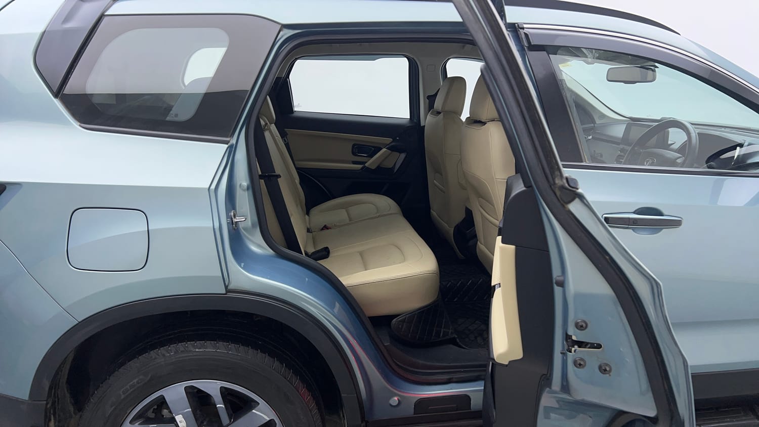 Used 2022 Tata Safari XZA Plus Diesel Automatic interior RIGHT SIDE REAR DOOR CABIN VIEW