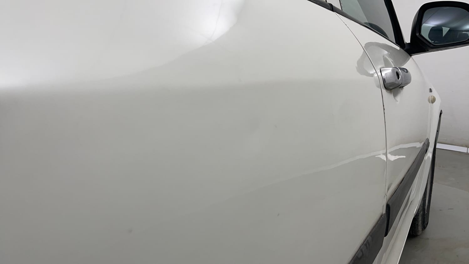 Used 2017 Maruti Suzuki Swift Lxi (O) Petrol Manual dents MINOR DENT